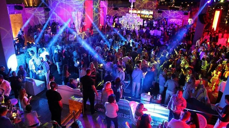 Top Antalya nightlife venues – vibrant club scene at night