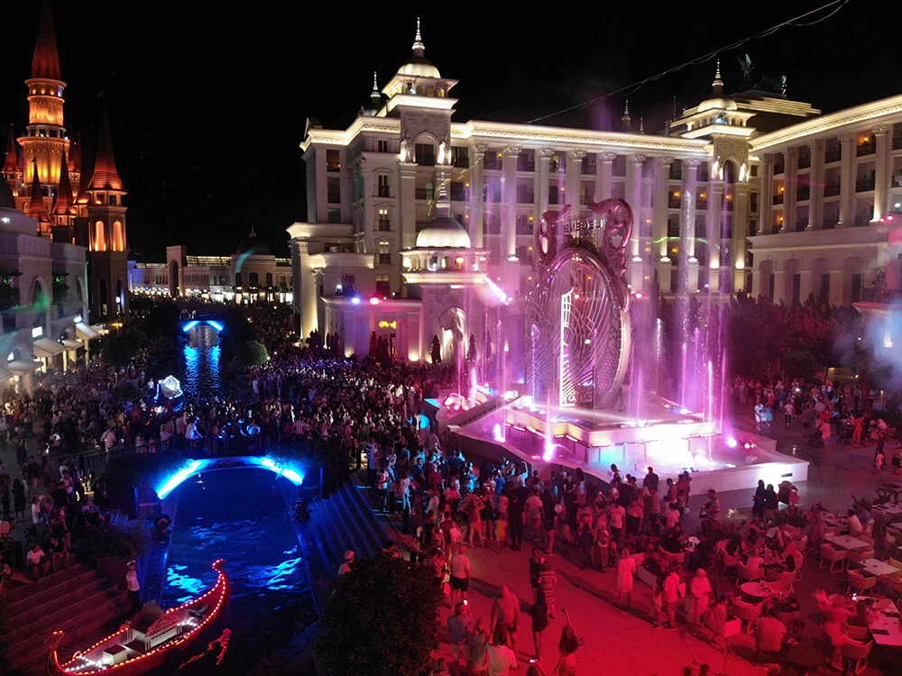 Night show at Land of Legends β how to get to the entertainment park